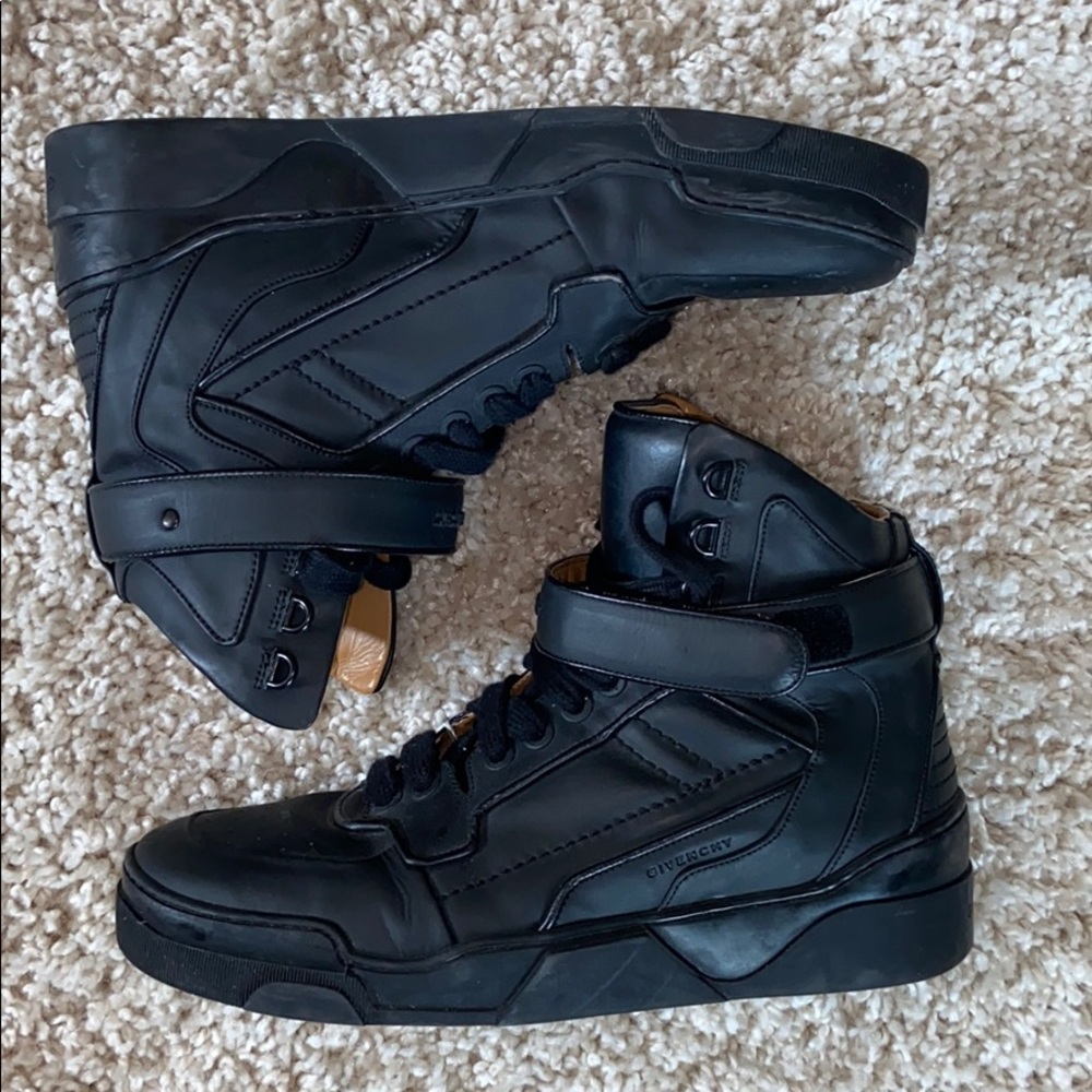 GIVENCHY Sneakers
